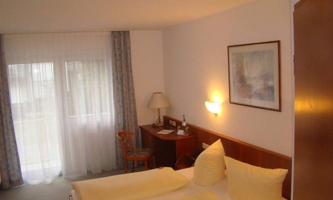 Meckenbeuren Apartment | Classic Double Room Plus with Breakfast & Family-Friendly Perks