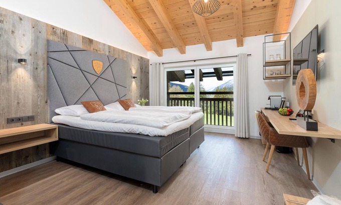 Rain Apartment | Relax in a Double Room at Hotel Stockinggut by Avenida