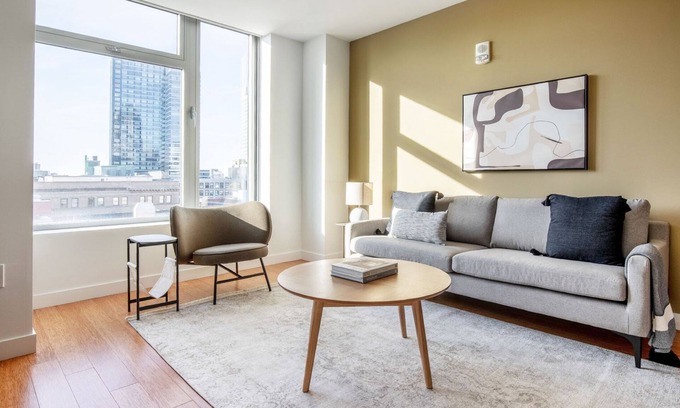Chinatown Apartment | Stylish Downtown 1BR with Gym & Kitchen near Greenway