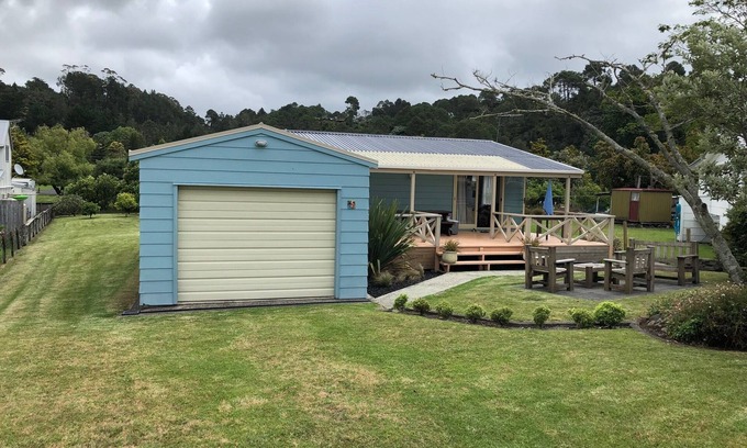Cooks Beach House | Idyllic Kiwi Bach Near Shops and Beach with Great Amenities