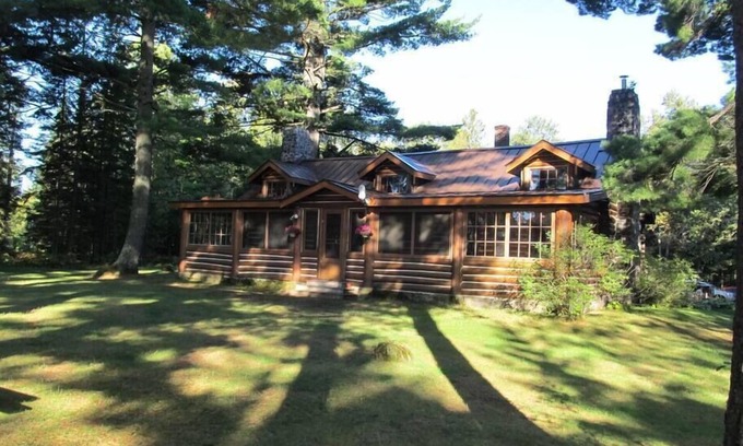 Republic House | Rated 10/10: Classic Lodge on Private Lake with Kitchen