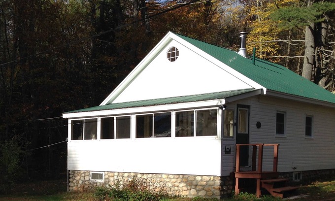 Oxford Cabin | Idyllic Maine Lakefront Cabin with Porch and Canoe Access