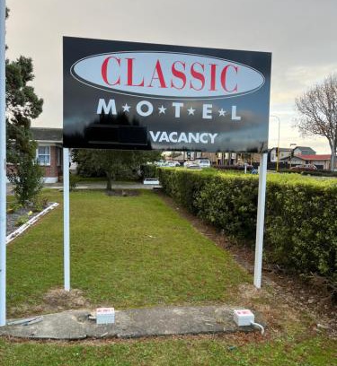 Hamilton North Hotel | Budget-Friendly Classic Motel with Family Amenities