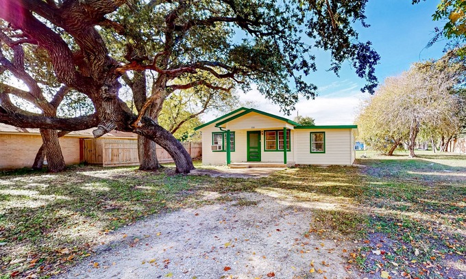 Aransas Pass House | Cozy Home with Pool & Ocean View, Steps from the Bay