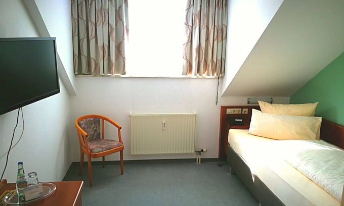 Meckenbeuren Apartment | Cozy Single Room with Breakfast & Family Friendly Touches