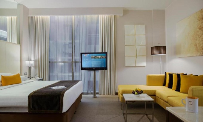 Al Barsha 1 Apartment | Elegant Studio Near Mall of Emirates with Pool & Hot Tub
