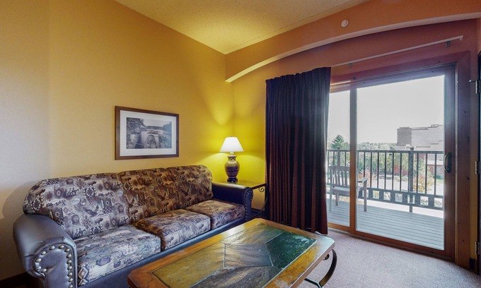 Wisconsin Dells Condo | Serene Golf Course View Studio with Pool and Spa Access