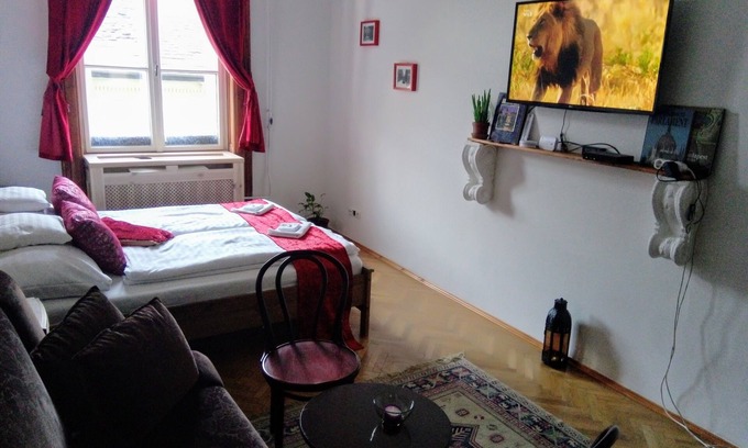 Erzsebetvaros Apartment | Elegant Budapest Apartment with Spa and Family Amenities