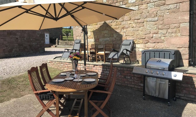 Cauldon Low House | Stylish 2-Bed Barn Near Alton Towers with Family Amenities