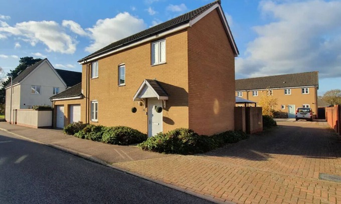 Clyst St Mary House | Classy Family House With Gym, Free Parking and close to Train station