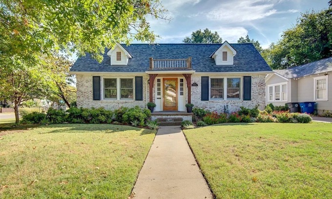 Tulsa House | Elegant Home with Deck, Fenced Yard near Fairgrounds