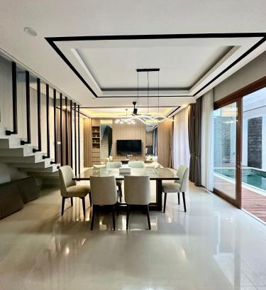 Sunset Road Villa | Classy new 5 BR villa in Kuta