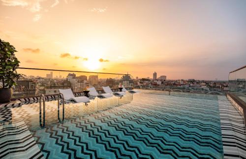 Hang Bac Hotel | Elegant CLASSYC Hotel: Oceanfront Bliss with Spa & Pool