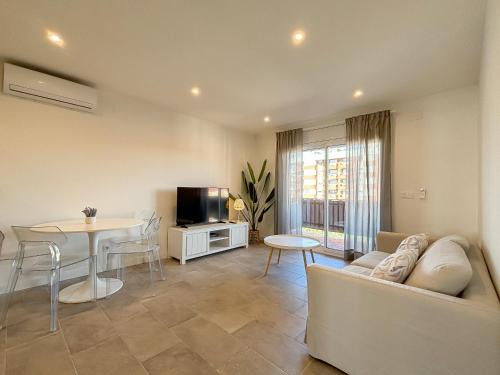Tarragona Apartment | Discover Clauhomes Suite Center: Family-Friendly Retreat