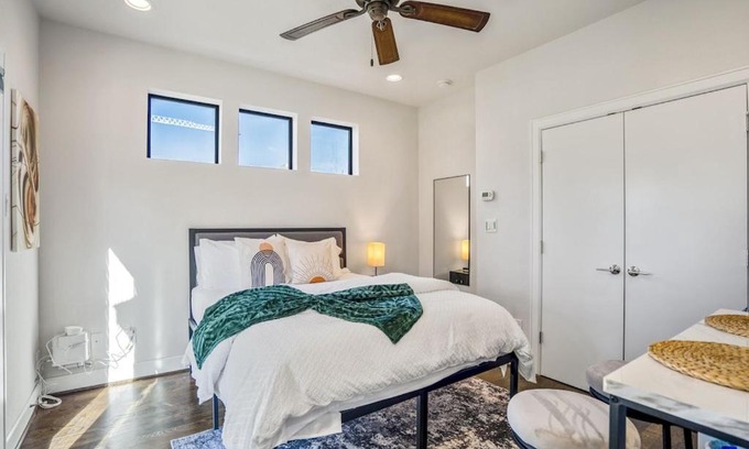 East Downtown Houston Apartment | Discover Clay Studio: Child-Friendly Retreat in EADO