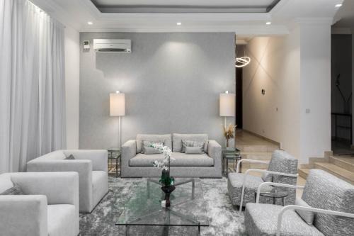 Ikoyi Apartment | Relaxing Getaway at Clayhall by SRS with Oceanfront Views