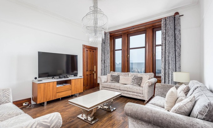 Broughty Ferry Apartment | Oceanfront Claymore Apartment in Central Broughty Ferry