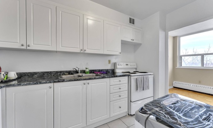 Broadview North Apartment | Comfortable 1 Bedroom Apartment Minutes from Downtown