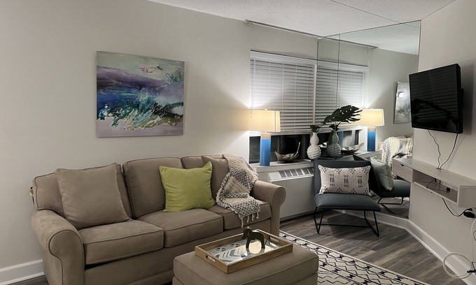 Stamford Apartment | Convenient 1BD Apartment Steps from Downtown Stamford