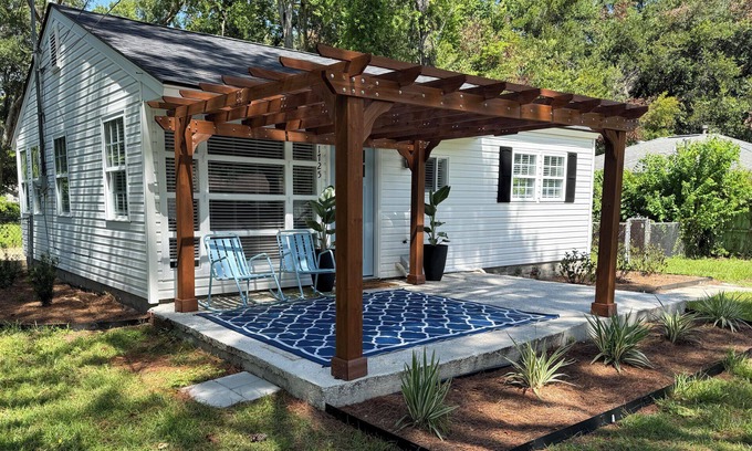 Port Royal House | Clean 2 BR - 5 minutes to PI + Beach - Coffee, Blackstone, and Pergola - NEW!