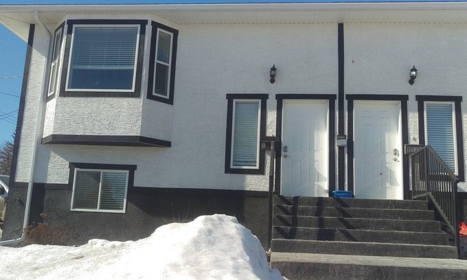 Grande Prairie House | Bright Town Home with Kitchen in Central Location