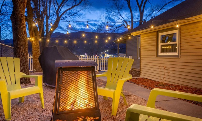 West Colorado Springs House | Inviting Hotel with Breathtaking Pikes Peak Views