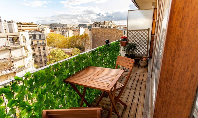 Quartier du Petit-Montrouge Apartment | Inviting Studio with Balcony for Your Perfect Getaway