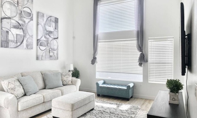 Midvale House | Stylish Remodeled Townhouse with Family and Pet Amenities