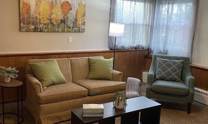 Lake Station Apartment | Convenient Apartment Near Indiana Dunes with Pet-Friendly Perks