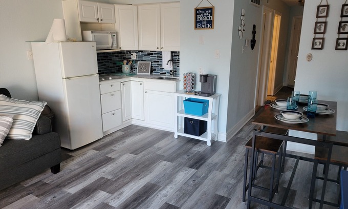 North Beach Condo | Beachfront Condo with Pool and Ocean Views - Rated 9/10