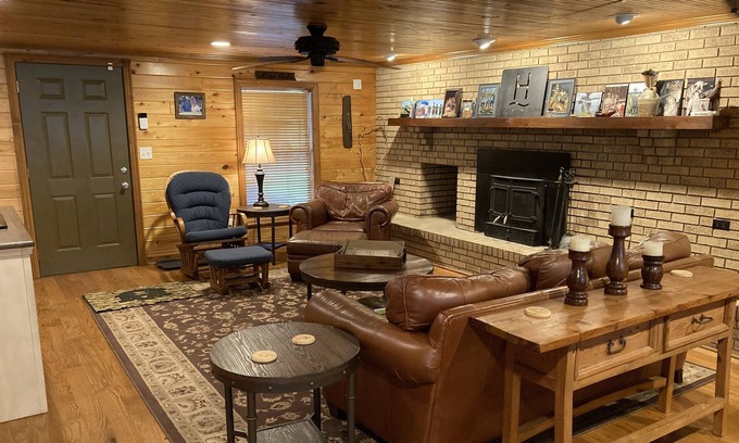 Minter House | Clean, Comfortable, Peaceful, VRBO Air B N B @ https://airbnb.com/h/thetrabin