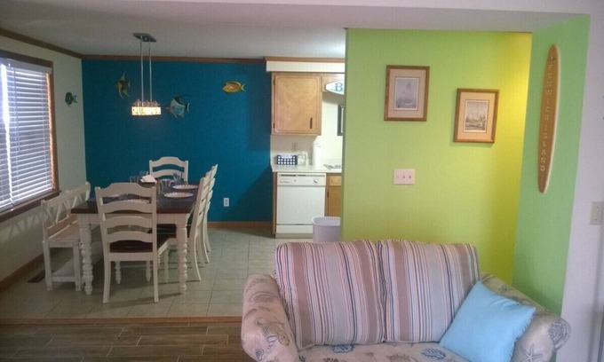 Fenwick Island Condo | Clean, Comfortable, Convenient 2 BR/2BA in Fenwick Island