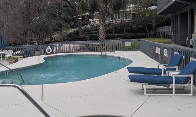 Dunnellon Condo | Immaculate Condo with Pool near Withlacoochee & Rainbow River