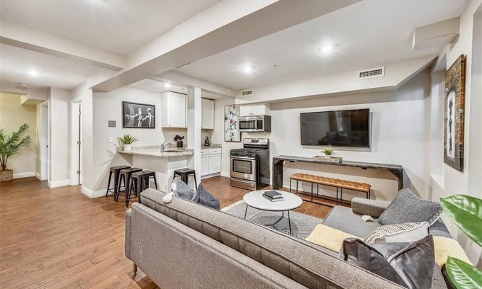 Highland Park House | Clean, Contemporary Escape Near T