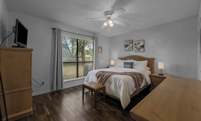 Euless House | Clean & Cozy 2BD/2BA Plus Office - Great Location!