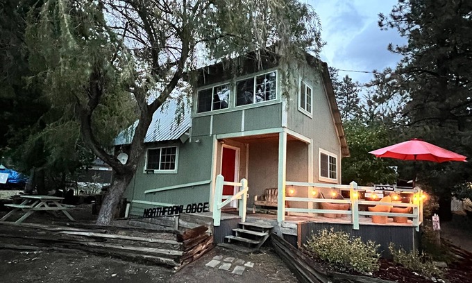 Conconully Cabin | Cozy Cabin Retreat Near Lakes with Family-Friendly Amenities