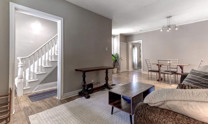 Peterborough House | Cozy 2-Bedroom Retreat in the Heart of Downtown