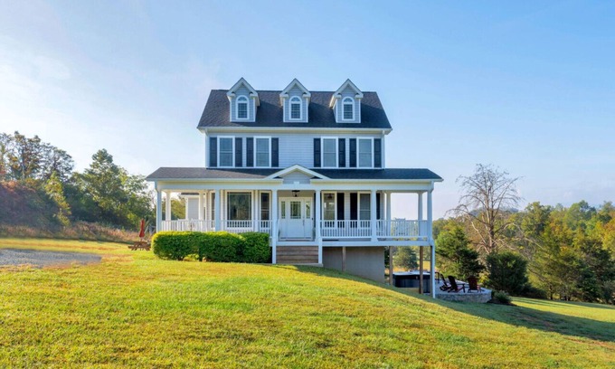 Afton House | Family-Friendly 5BR Retreat in Virginia's Wine Country