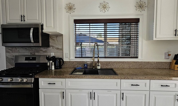 North Long Beach House | Immaculate Hotel with Gym near Cruise Line & Convention Ctr