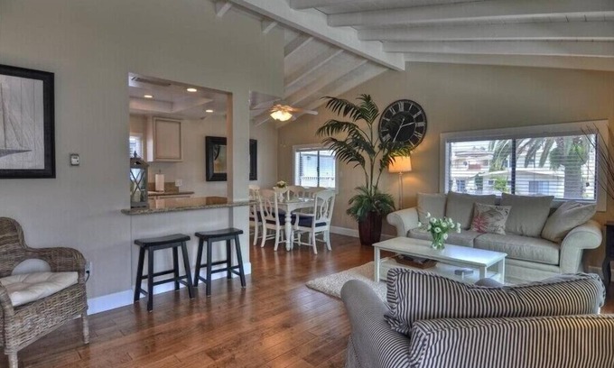 Corona del Mar Condo | Top-Rated Hotel Near CDM Beach with Pool & Spa Amenities