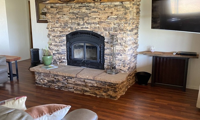Young House | Inviting Retreat with Scenic Views - Hunt Unit 23 Awaits
