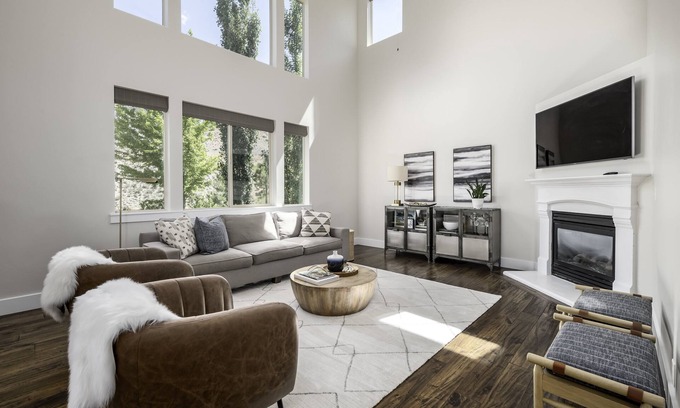 Cedar Hills House | Modern Golf Course Home with Mountain Views and Spa Access