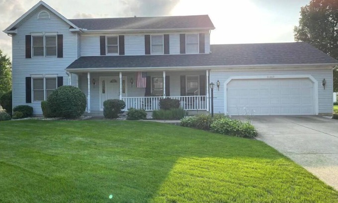 Granger House | Immaculate 4-Bedroom Retreat with Spa & Hot Tub in Granger