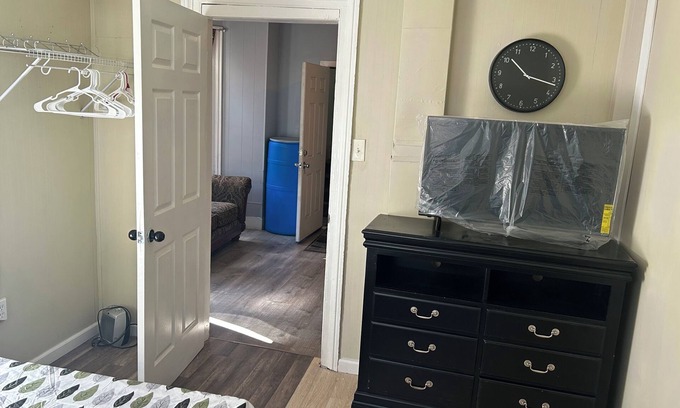 Meriden House | Clean Private room in Downtown Meriden close to public transportations