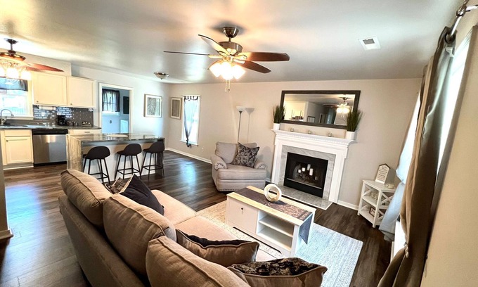 Ashland House | Guest Rated: 9.8 at Cozy Ashland Home with Spa & Breakfast
