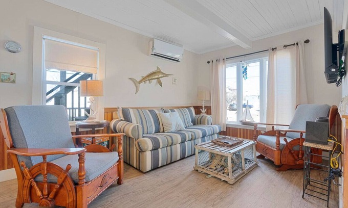 Camp Ellis House | Renovated Camp Ellis Classic with Oceanfront Views