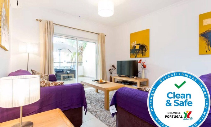 Funchal Apartment | Immaculate Apartment with Pool, Terrace & Ocean View