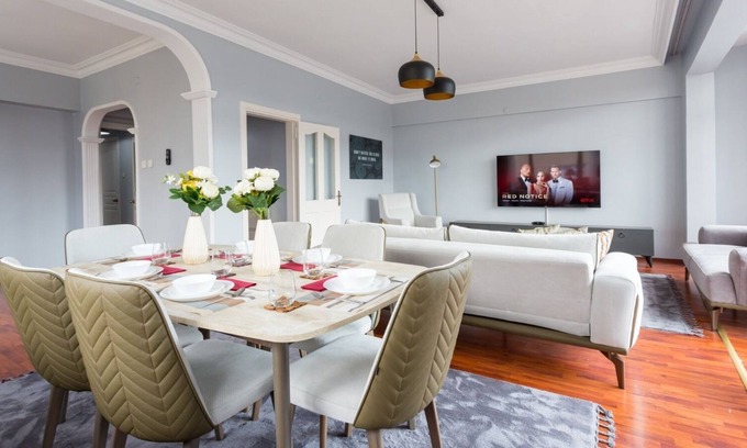 Bakırkoy Apartment | Family-Friendly Retreat in Central Location with Superhost