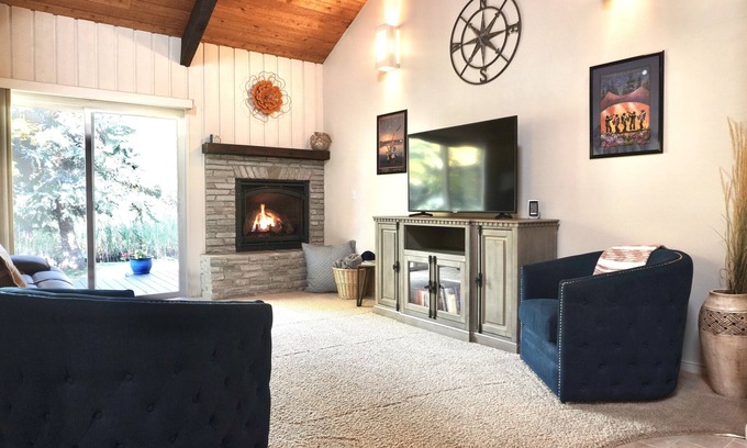 Sandpoint Condo | Serene Sandpoint Condo by the Lake with Pool & Tennis Courts