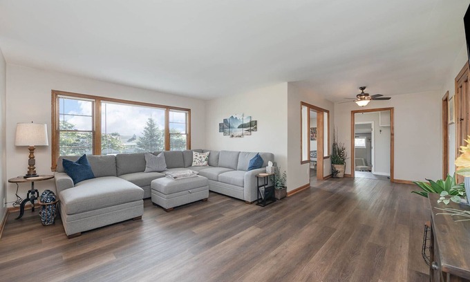 Oxford House | Ideal Getaway: The Oxford Cottage Near Campus & Great Amenities!